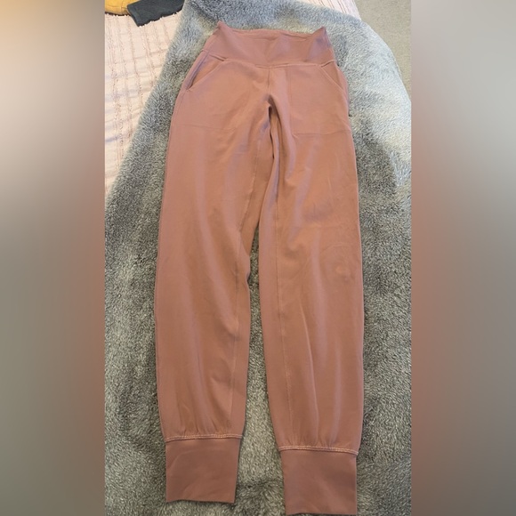 Size 2 lululemon Lounge Pant - Picture 1 of 4